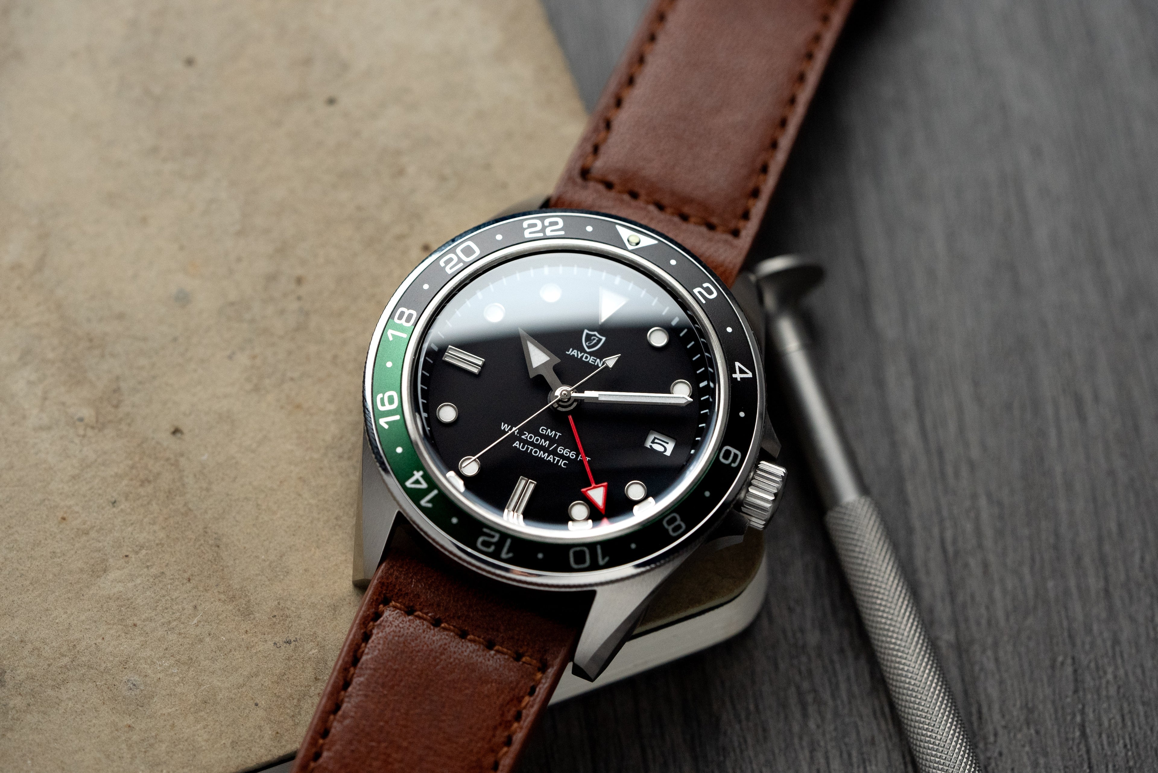 Custom "SPRITE" 2-time zone GMT watch by EONIQ. Powered by TMI NH34 (Seiko).