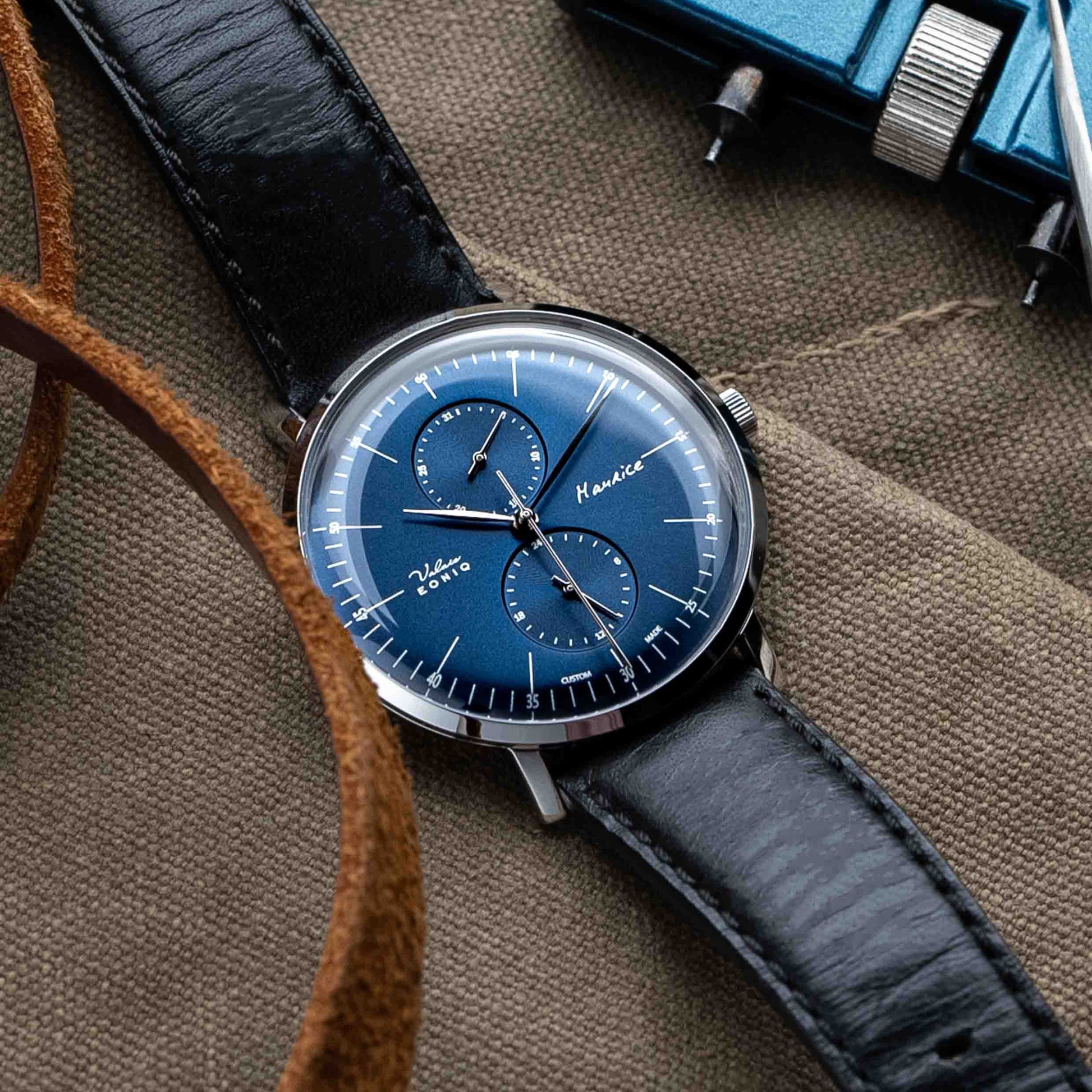 CUSTOM Mechanical-Quartz Hybrid Watch | 40mm | EONIQ blue watch